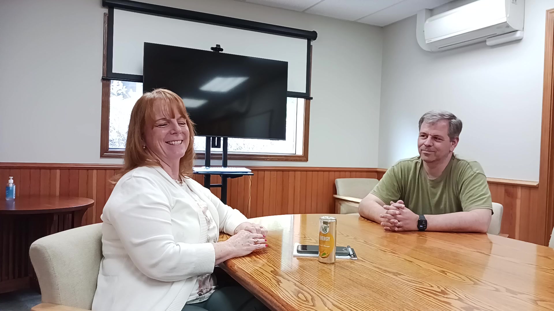 Shelly Kjos and Scott Winn of Mountain Western Log Scaling & Grading Bureau Shelly Kjos and Scott Winn of Mountain Western Log Scaling and Grading Bureau